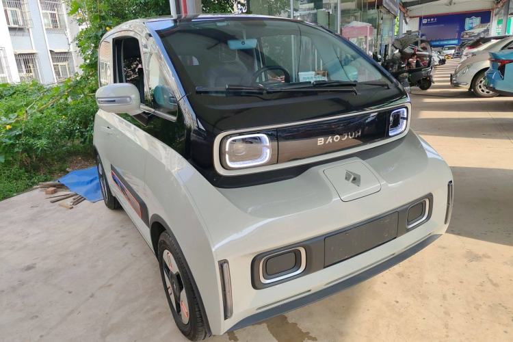 Used Baojun KiWi EV 2021 Artist Model Ternary Lithium Front Right 45 Deg