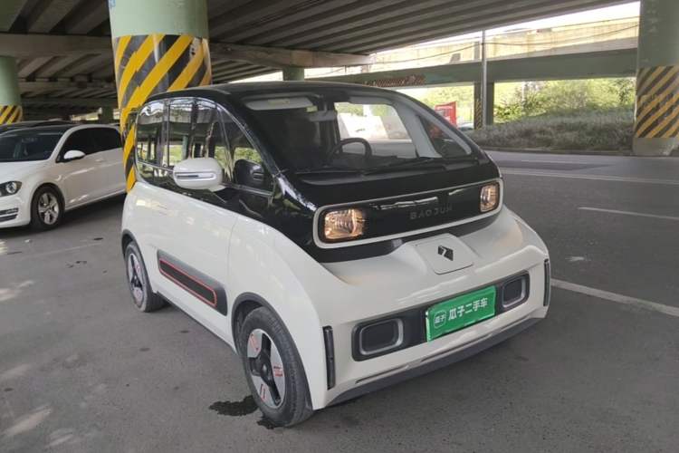 Used Baojun KiWi EV 2021 Designer Ternary Lithium Front Right 45 Deg