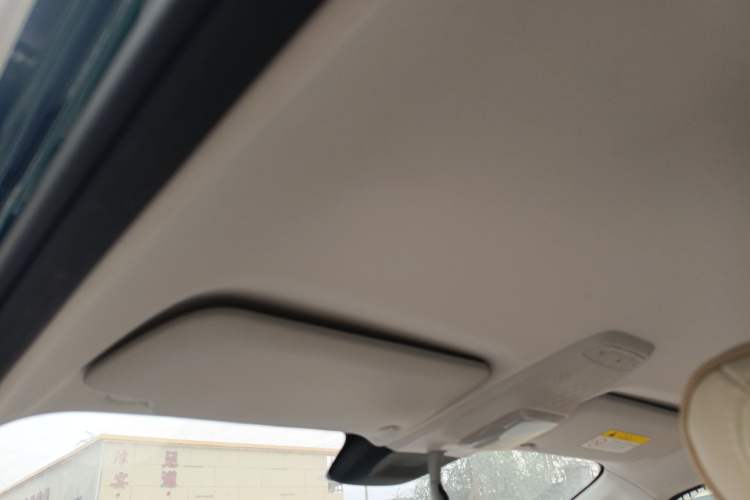 Used Baojun KiWi EV 2021 Customized Stylish Gold Edition Lithium Iron Phosphate Headliner