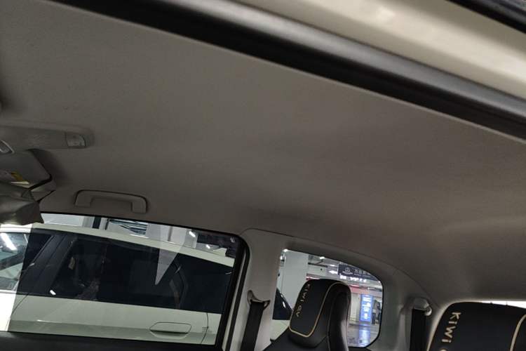 Used Baojun KiWi EV 2021 Artist Model Ternary Lithium Headliner
