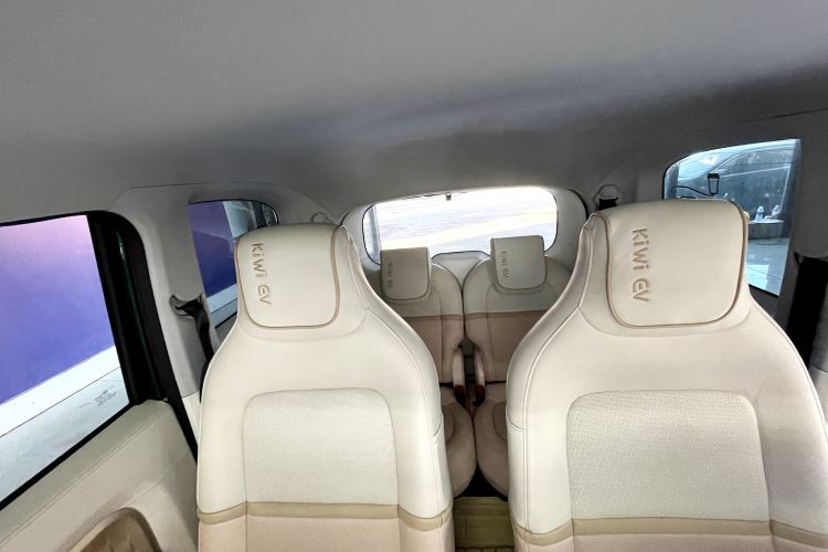 Used Baojun KiWi EV 2021 Customized Stylish Gold Edition Lithium Iron Phosphate Interior 1