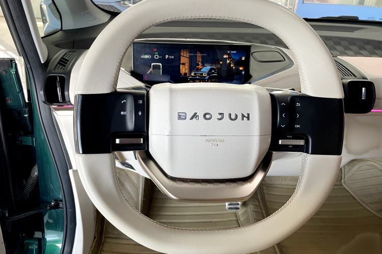 Used Baojun KiWi EV 2021 Customized Stylish Gold Edition Lithium Iron Phosphate Interior 13