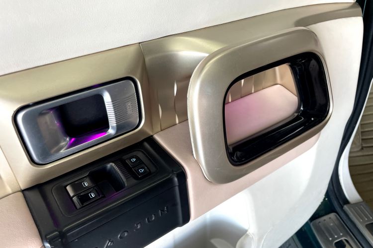 Used Baojun KiWi EV 2021 Customized Stylish Gold Edition Lithium Iron Phosphate Interior 2