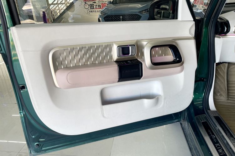 Used Baojun KiWi EV 2021 Customized Stylish Gold Edition Lithium Iron Phosphate Interior 3