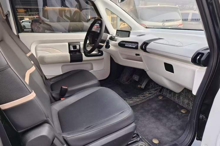Used Baojun KiWi EV 2021 Artist Model Lithium Iron Phosphate Interior 3