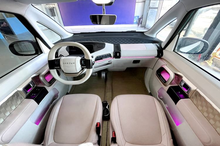 Used Baojun KiWi EV 2021 Customized Stylish Gold Edition Lithium Iron Phosphate Interior 5