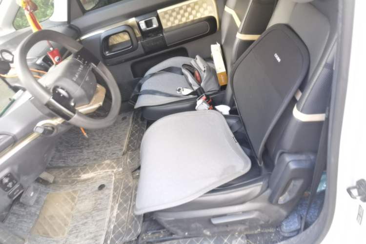 Used Baojun KiWi EV 2021 Artist Model Ternary Lithium Left Front Seat