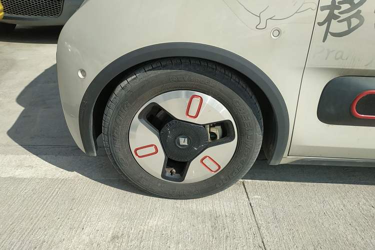 Used Baojun KiWi EV 2021 Artist Model Lithium Iron Phosphate Left Front Wheel Hub