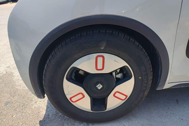 Used Baojun KiWi EV 2021 Artist Model Ternary Lithium Left Front Wheel Hub