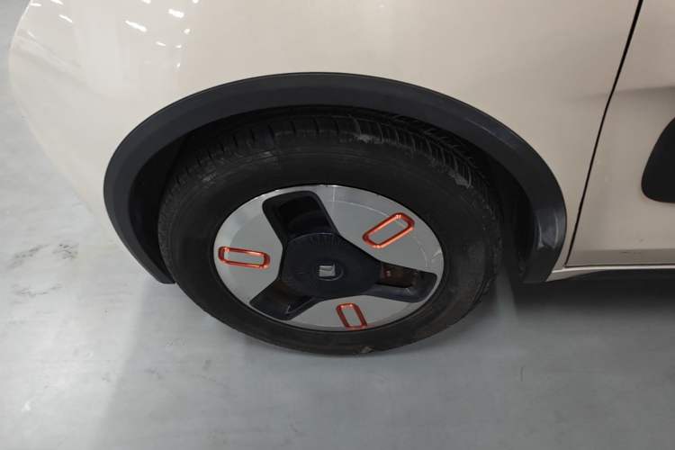 Used Baojun KiWi EV 2021 Artist Model Ternary Lithium Left Front Wheel Hub