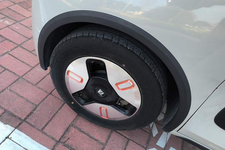 Used Baojun KiWi EV 2021 Artist Model Ternary Lithium Left Front Wheel Hub