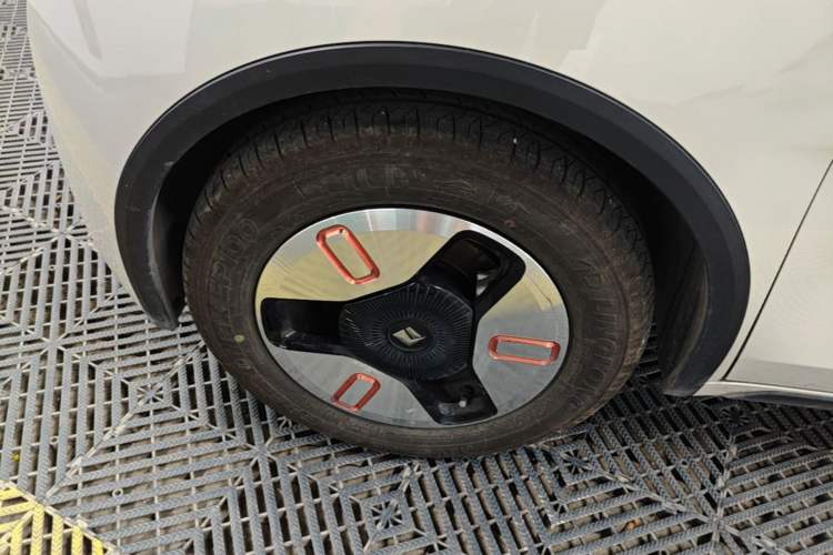 Used Baojun KiWi EV 2021 Artist Model Ternary Lithium Left Front Wheel Hub