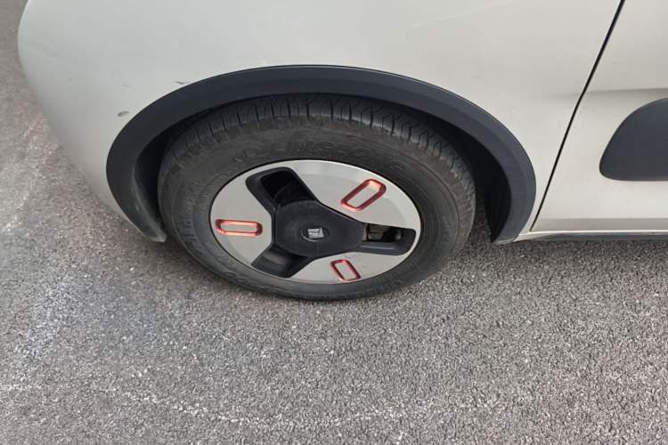 Used Baojun KiWi EV 2021 Artist Model Ternary Lithium Left Front Wheel Hub