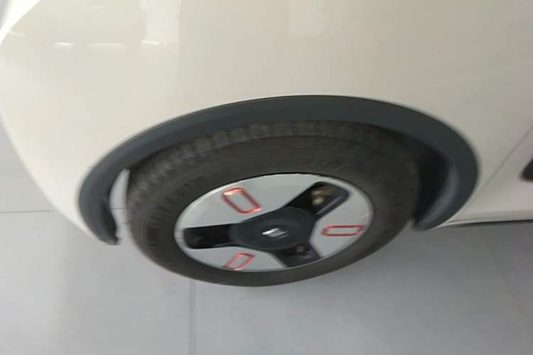 Used Baojun KiWi EV 2021 Artist Model Ternary Lithium Left Front Wheel Hub