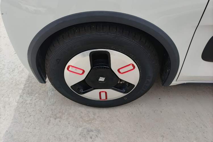 Used Baojun KiWi EV 2021 Designer Ternary Lithium Left Front Wheel Hub