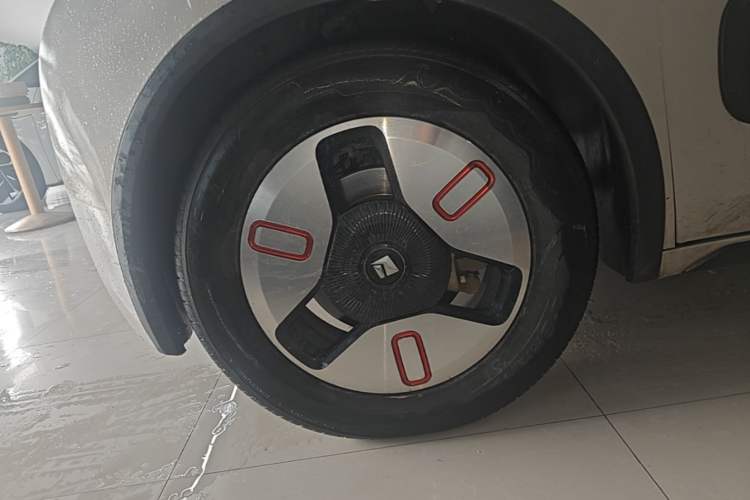Used Baojun KiWi EV 2021 Artist Model Lithium Iron Phosphate Left Front Wheel Hub