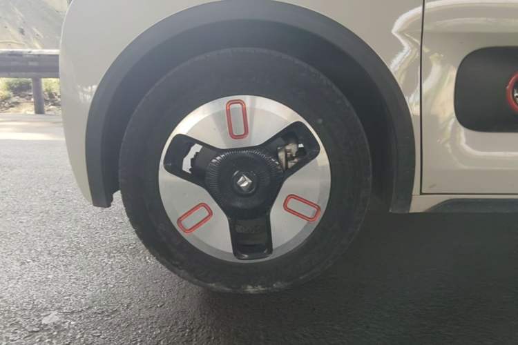 Used Baojun KiWi EV 2021 Designer Ternary Lithium Left Front Wheel Hub