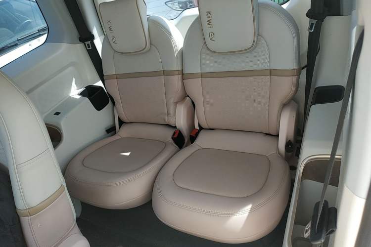 Used Baojun KiWi EV 2021 Artist Model Lithium Iron Phosphate Left Rear Seat