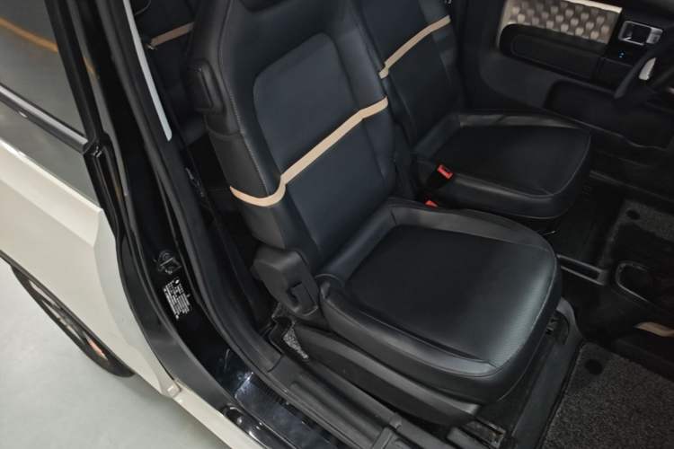 Used Baojun KiWi EV 2021 Artist Model Ternary Lithium Right Front Seat
