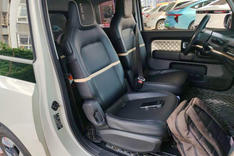 Used Baojun KiWi EV 2021 Artist Model Ternary Lithium Right Front Seat