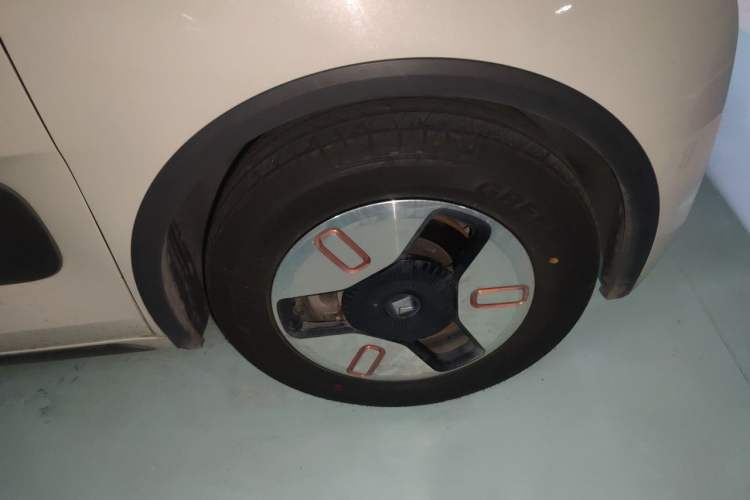 Used Baojun KiWi EV 2021 Artist Model Lithium Iron Phosphate Right Front Wheel Hub