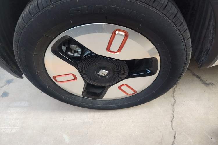Used Baojun KiWi EV 2021 Artist Model Ternary Lithium Right Rear Wheel Hub