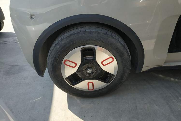 Used Baojun KiWi EV 2021 Artist Model Lithium Iron Phosphate Right Rear Wheel Hub