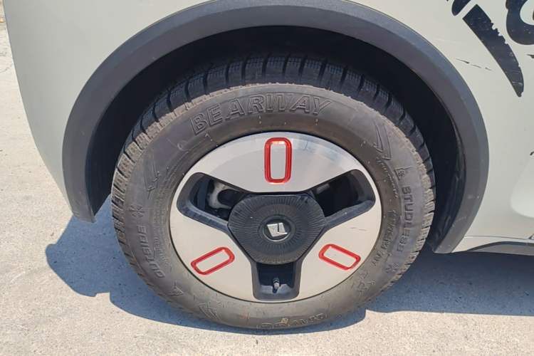 Used Baojun KiWi EV 2021 Artist Model Ternary Lithium Right Rear Wheel Hub