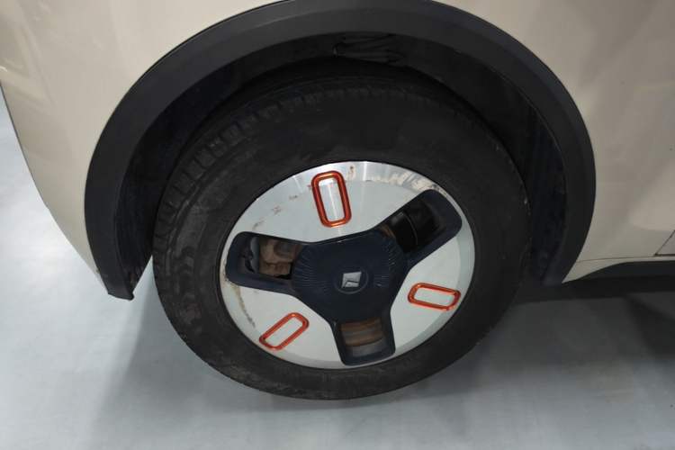 Used Baojun KiWi EV 2021 Artist Model Ternary Lithium Right Rear Wheel Hub