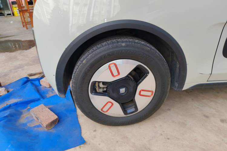 Used Baojun KiWi EV 2021 Artist Model Ternary Lithium Right Rear Wheel Hub