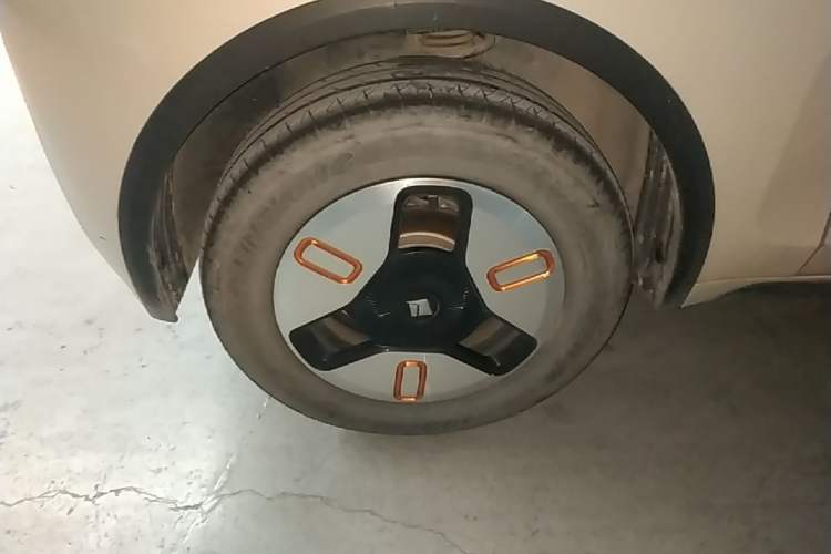 Used Baojun KiWi EV 2021 Artist Model Ternary Lithium Right Rear Wheel Hub
