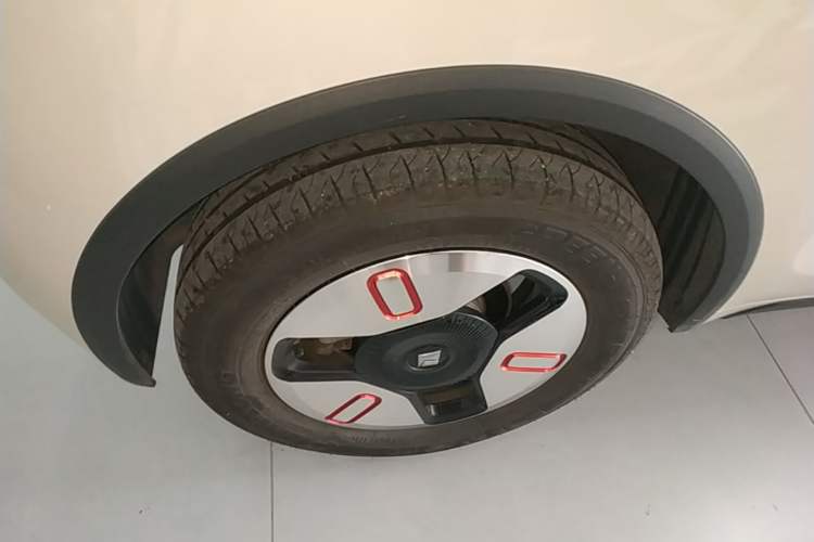 Used Baojun KiWi EV 2021 Artist Model Ternary Lithium Right Rear Wheel Hub