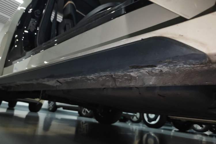 Used Baojun KiWi EV 2021 Artist Model Ternary Lithium Right Side Sill