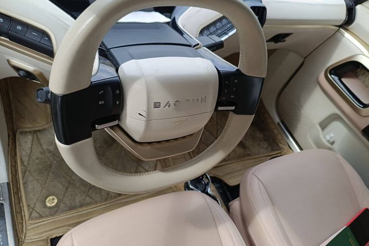 Used Baojun KiWi EV 2021 Customized Stylish Gold Edition Lithium Iron Phosphate Steering Wheel