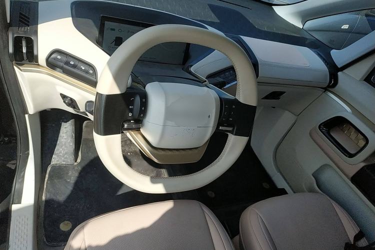 Used Baojun KiWi EV 2021 Artist Model Lithium Iron Phosphate Steering Wheel