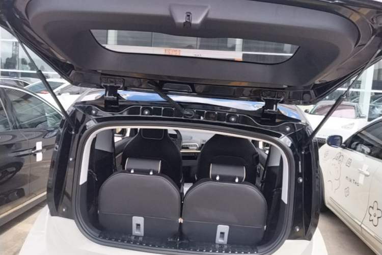 Used Baojun KiWi EV 2021 Artist Model Lithium Iron Phosphate Trunk