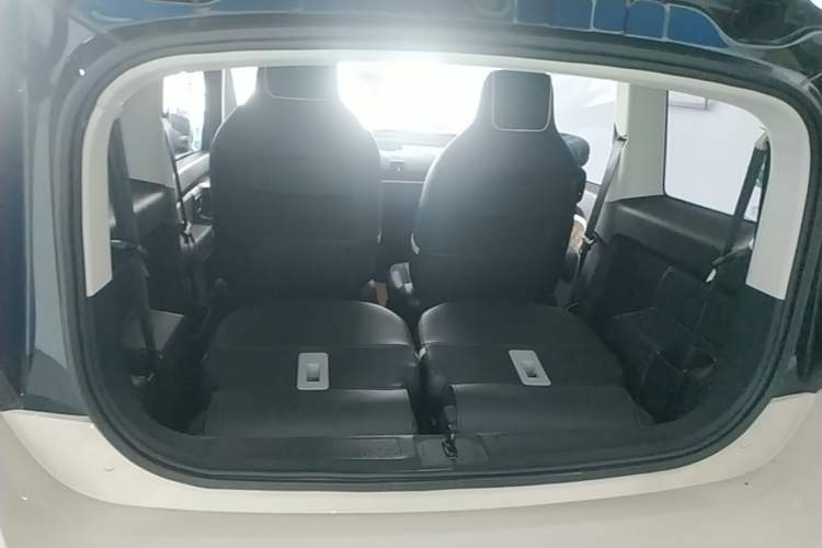 Used Baojun KiWi EV 2021 Artist Model Ternary Lithium Trunk