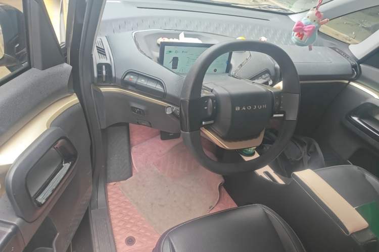 Used Baojun KiWi EV 2021 Designer Lithium Iron Phosphate Center Console