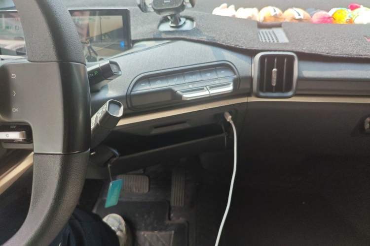Used Baojun KiWi EV 2022 Designer Lite Edition Ternary Lithium Audio And AC Panel