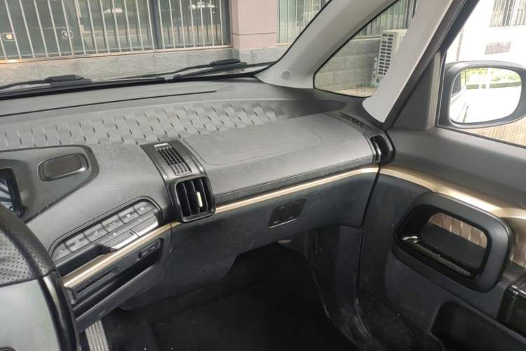 Used Baojun KiWi EV 2022 Artist Lite Edition Lithium Iron Phosphate Audio And AC Panel
