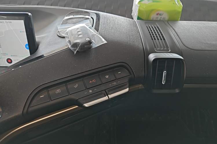 Used Baojun KiWi EV 2022 Designer Lite Edition Ternary Lithium Audio And AC Panel