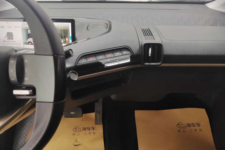 Used Baojun KiWi EV 2022 Artist Lite Edition Ternary Lithium Audio And AC Panel