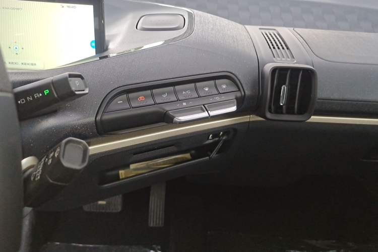 Used Baojun KiWi EV 2022 Artist Lite Edition Lithium Iron Phosphate Audio And AC Panel