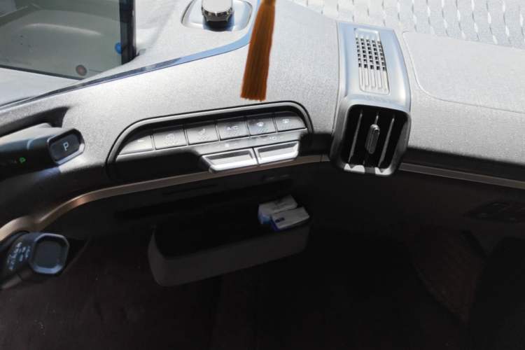 Used Baojun KiWi EV 2022 Artist Lite Edition Lithium Iron Phosphate Audio And AC Panel