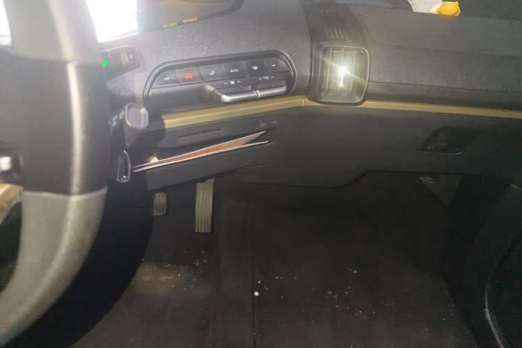 Used Baojun KiWi EV 2022 Artist Lite Edition Ternary Lithium Audio And AC Panel