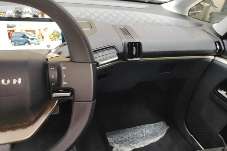 Used Baojun KiWi EV 2022 Designer Lite Edition Lithium Iron Phosphate Audio And AC Panel