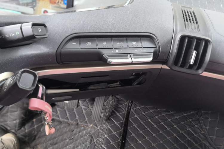 Used Baojun KiWi EV 2022 Designer Lite Edition Ternary Lithium Audio And AC Panel