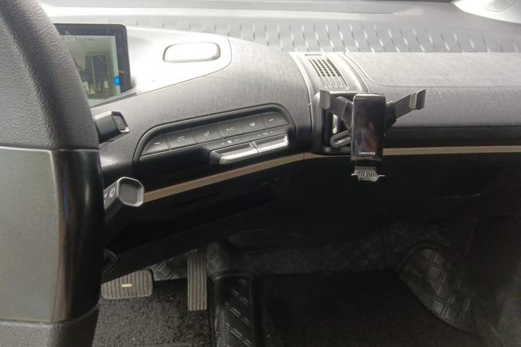 Used Baojun KiWi EV 2022 Designer Lite Edition Ternary Lithium Audio And AC Panel