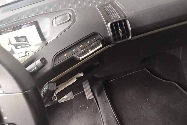 Used Baojun KiWi EV 2022 Designer Lite Edition Ternary Lithium Audio And AC Panel