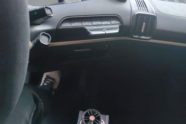 Used Baojun KiWi EV 2022 Artist Lite Edition Ternary Lithium Audio And AC Panel